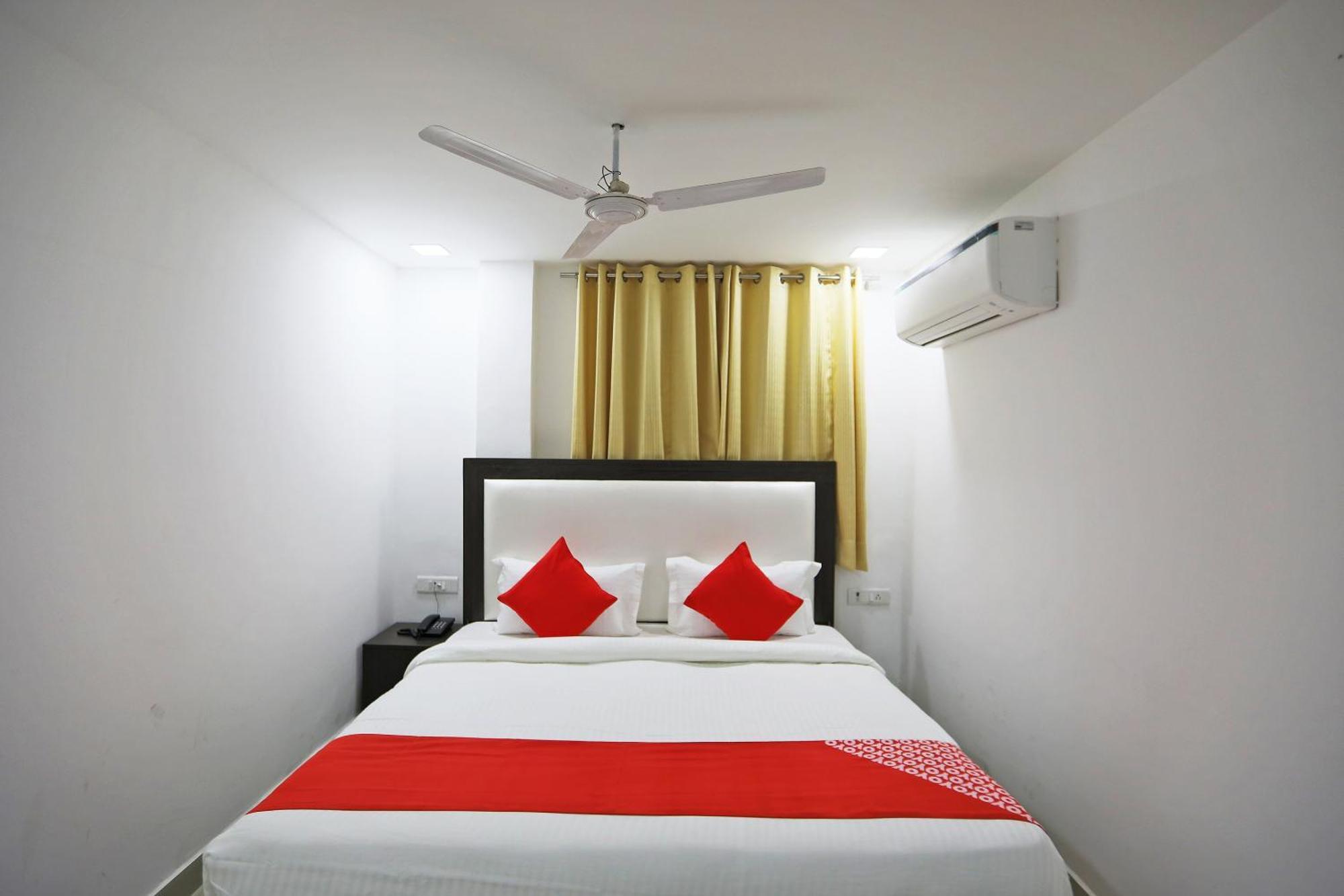 โอโย 48664 คูร์ ไวท์เฮาส์ Hotel นิวเดลี ภายนอก รูปภาพ