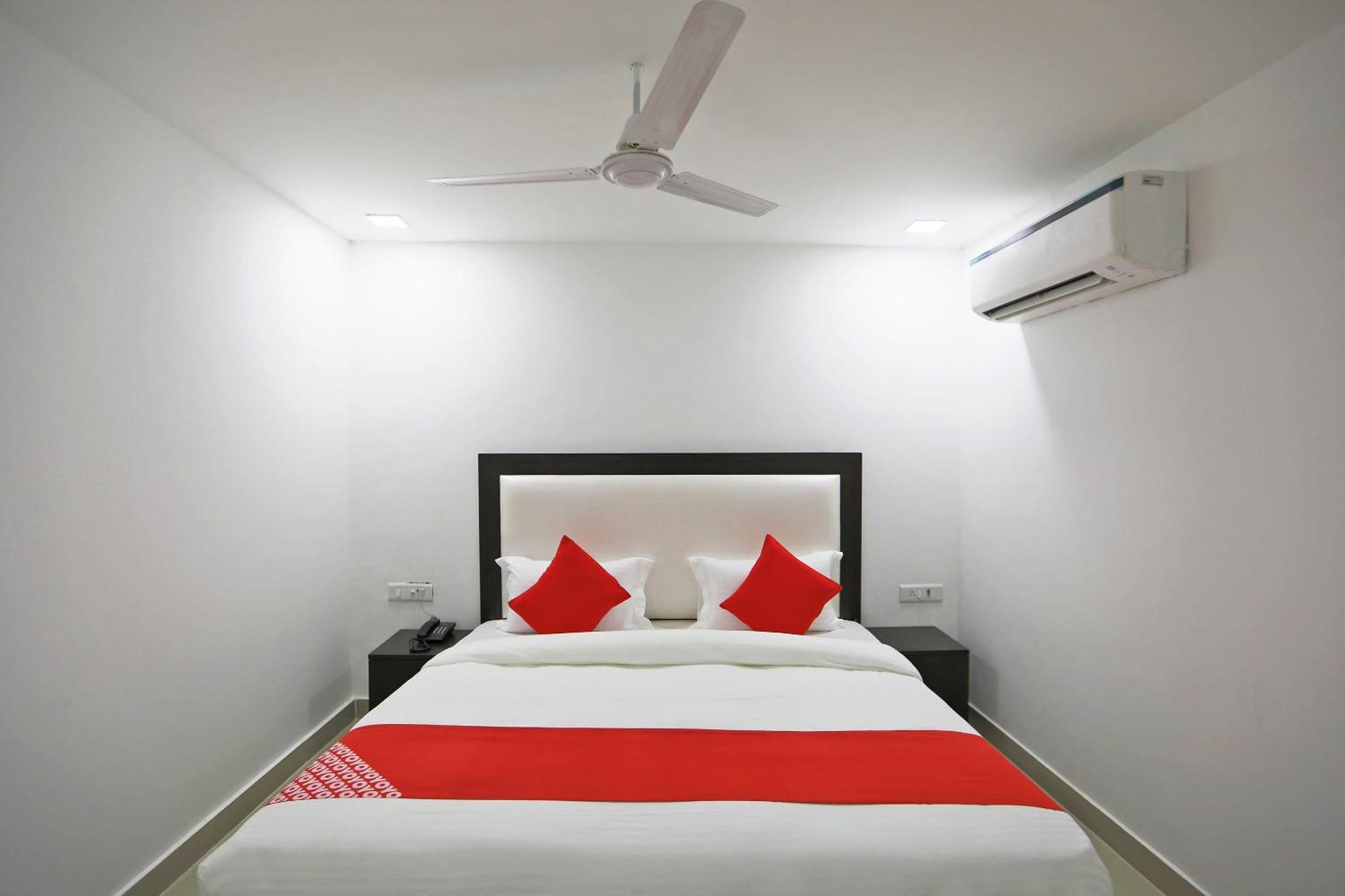 โอโย 48664 คูร์ ไวท์เฮาส์ Hotel นิวเดลี ภายนอก รูปภาพ