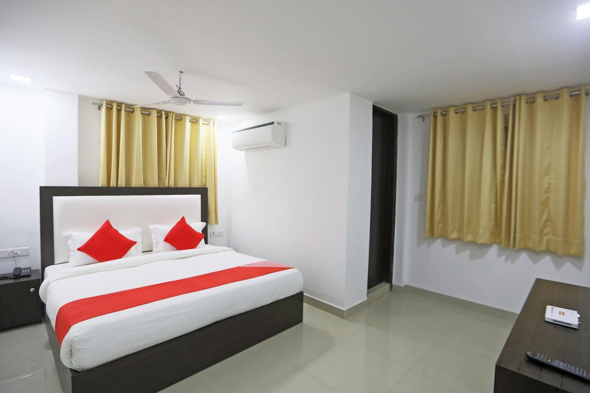 โอโย 48664 คูร์ ไวท์เฮาส์ Hotel นิวเดลี ภายนอก รูปภาพ