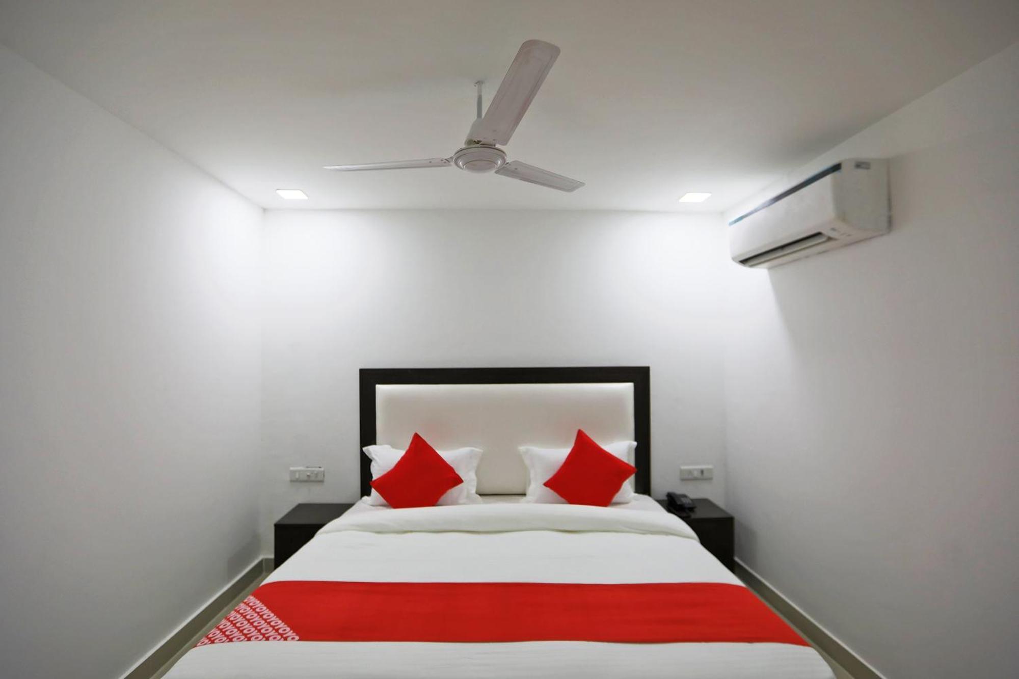 โอโย 48664 คูร์ ไวท์เฮาส์ Hotel นิวเดลี ภายนอก รูปภาพ