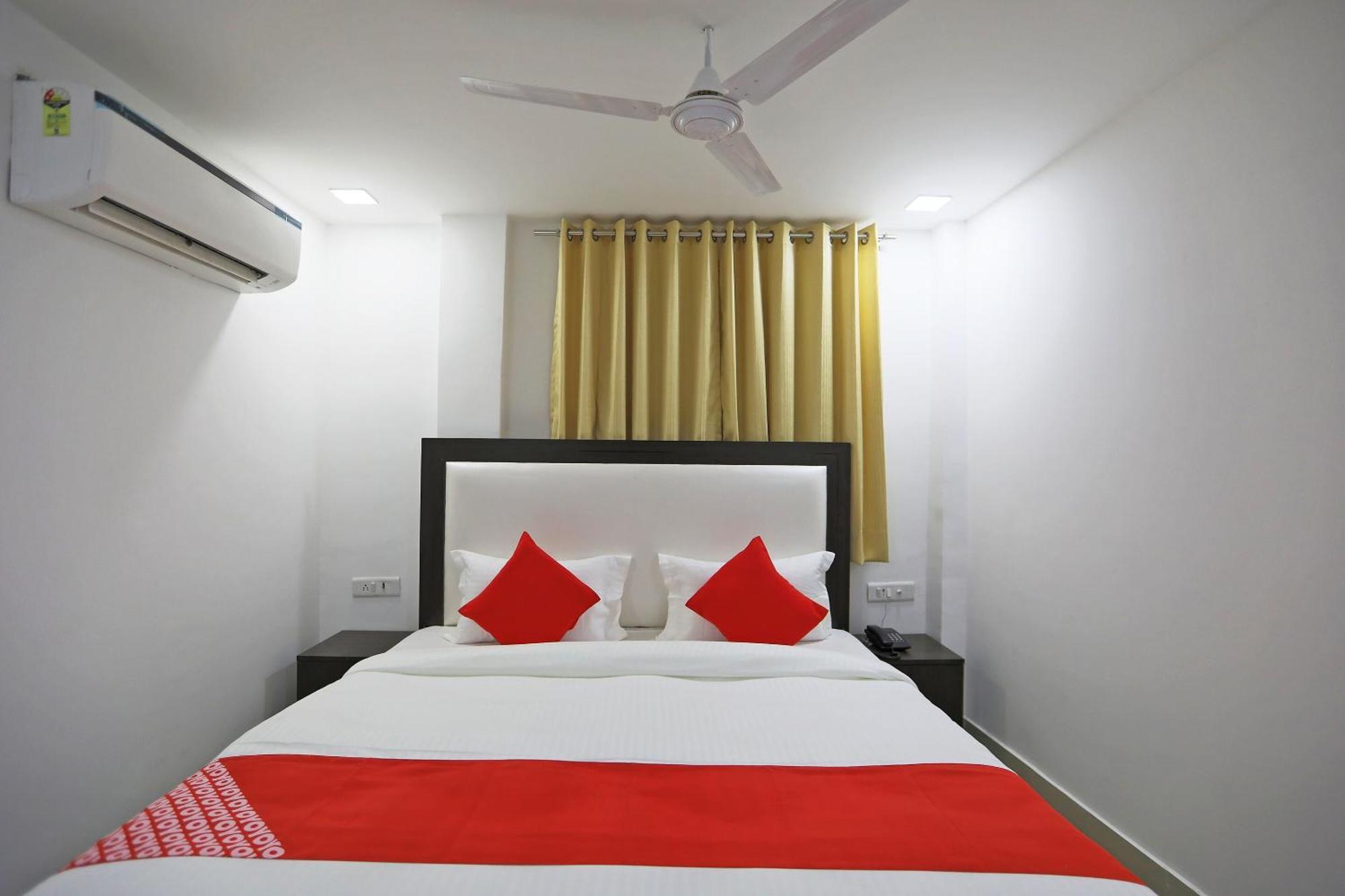 โอโย 48664 คูร์ ไวท์เฮาส์ Hotel นิวเดลี ภายนอก รูปภาพ
